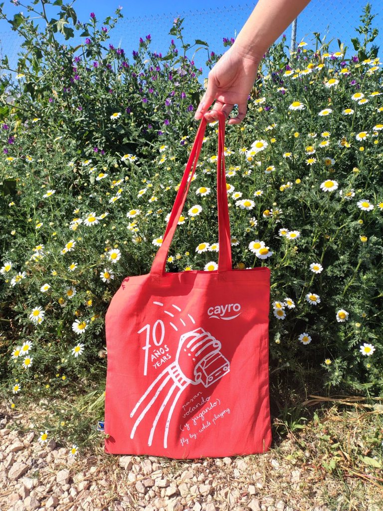 Bolsa de tela roja serigrafiada