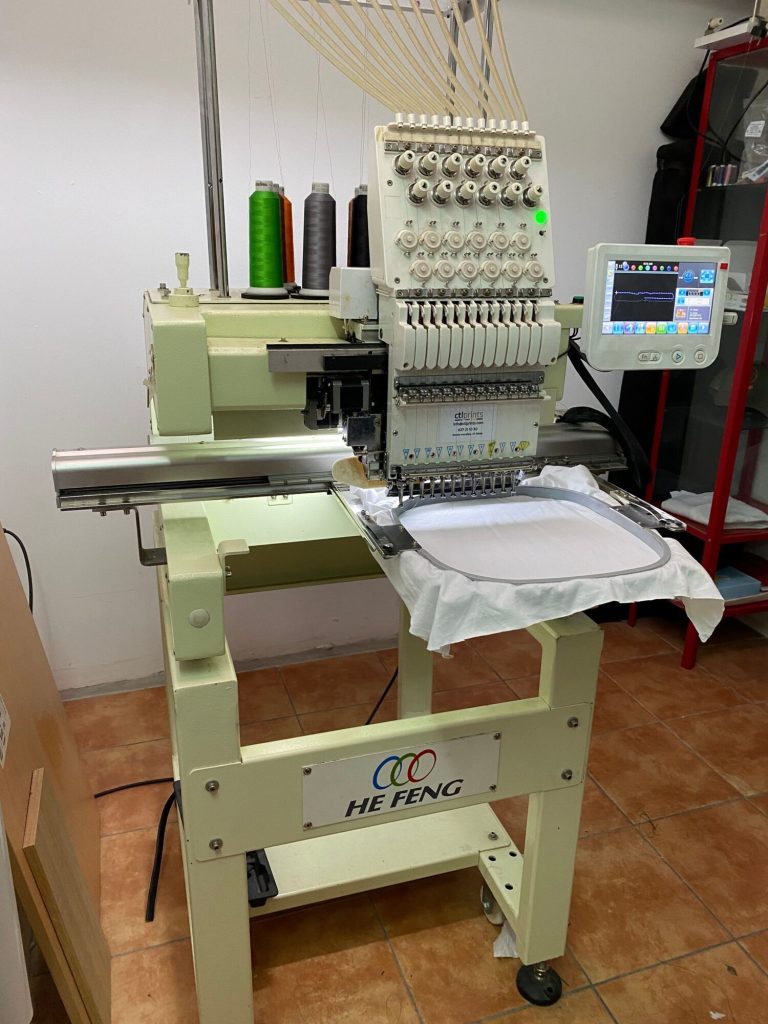 Bordadora industrial del taller